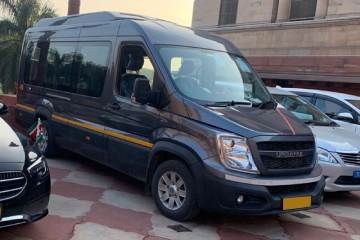 Urbania Traveller 17 Seater